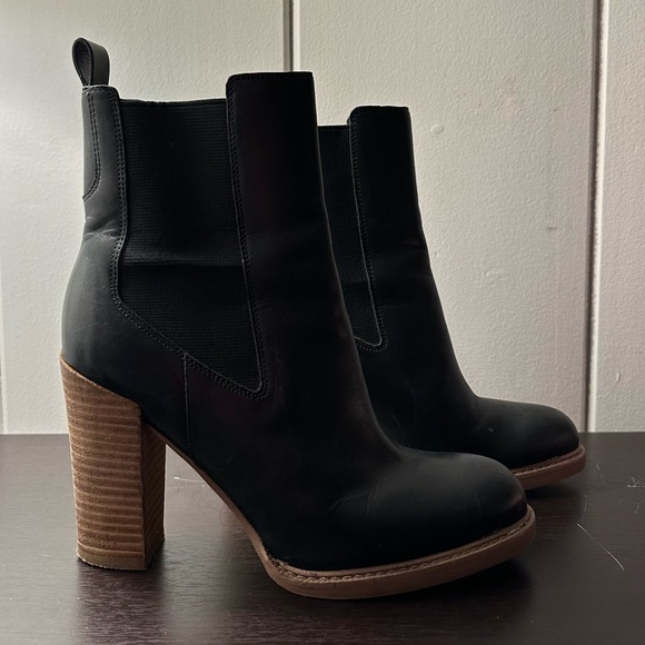 Marc Fisher black boot with brown stacked heel size 6.5 - Picture 3 of 3